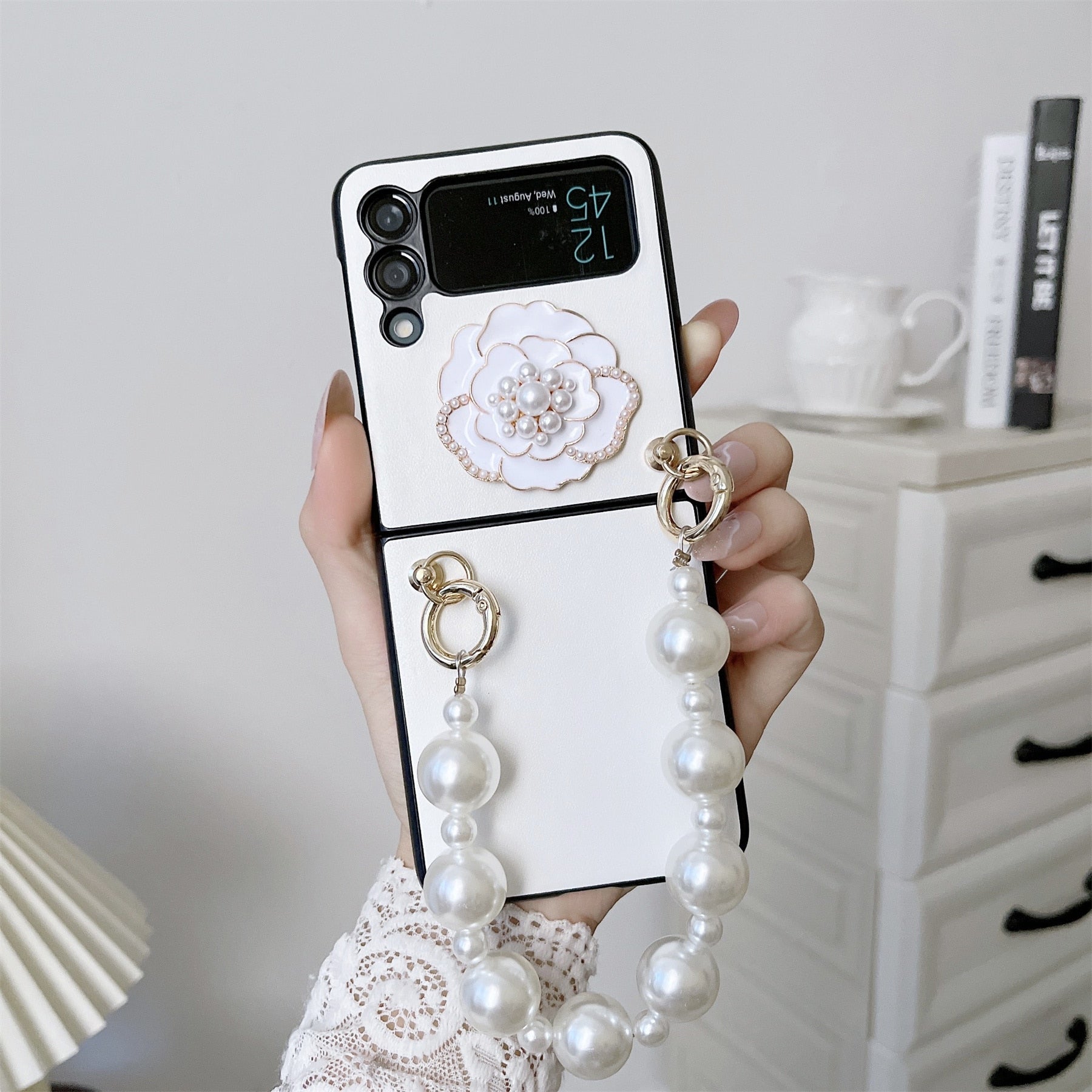 Luxury Pearl Bracelet Chain Camellia Case for Samsung Galaxy Z Flip 4 - Galaxy Z Flip 4 Case