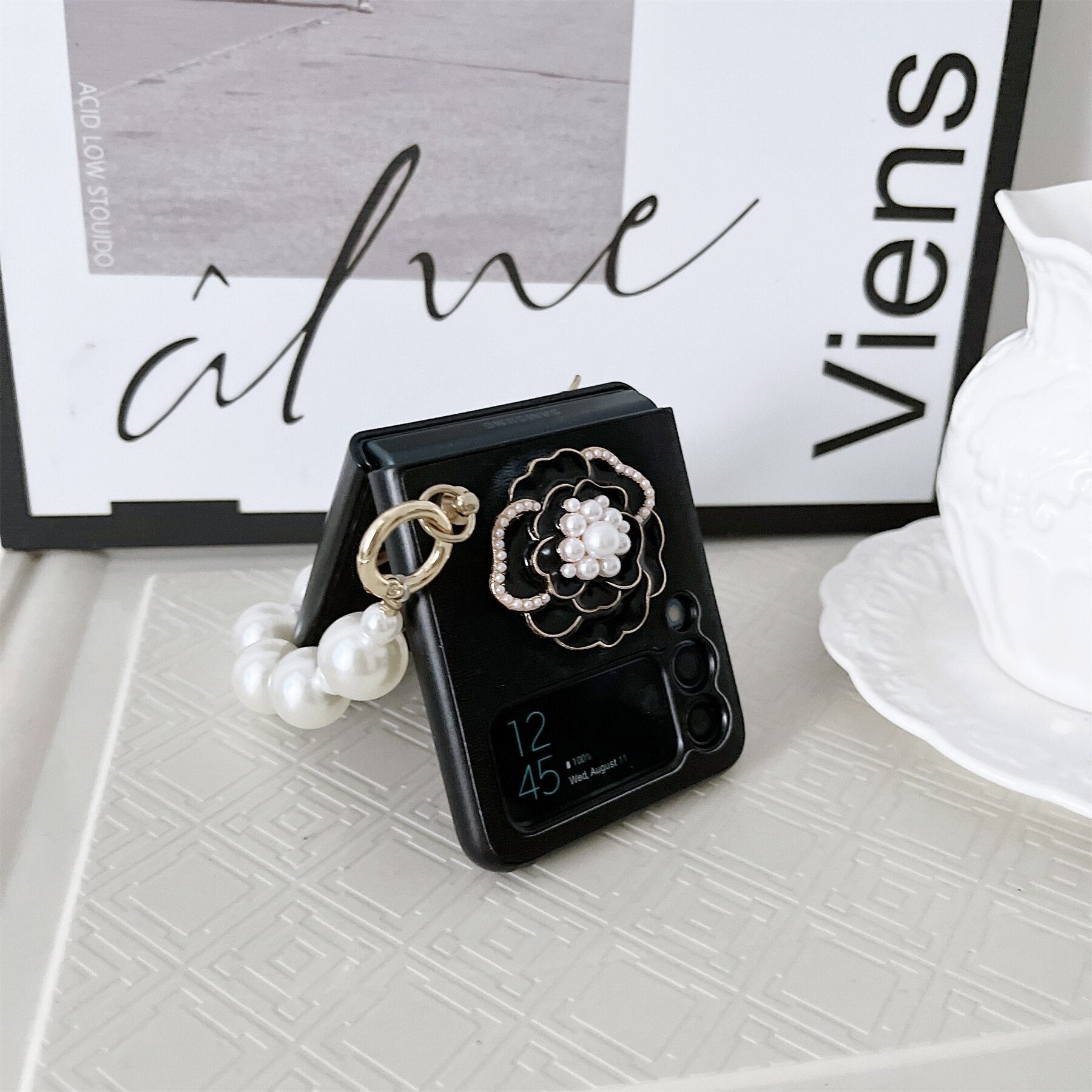 Luxury Pearl Bracelet Chain Camellia Case for Samsung Galaxy Z Flip 4 - Galaxy Z Flip 4 Case