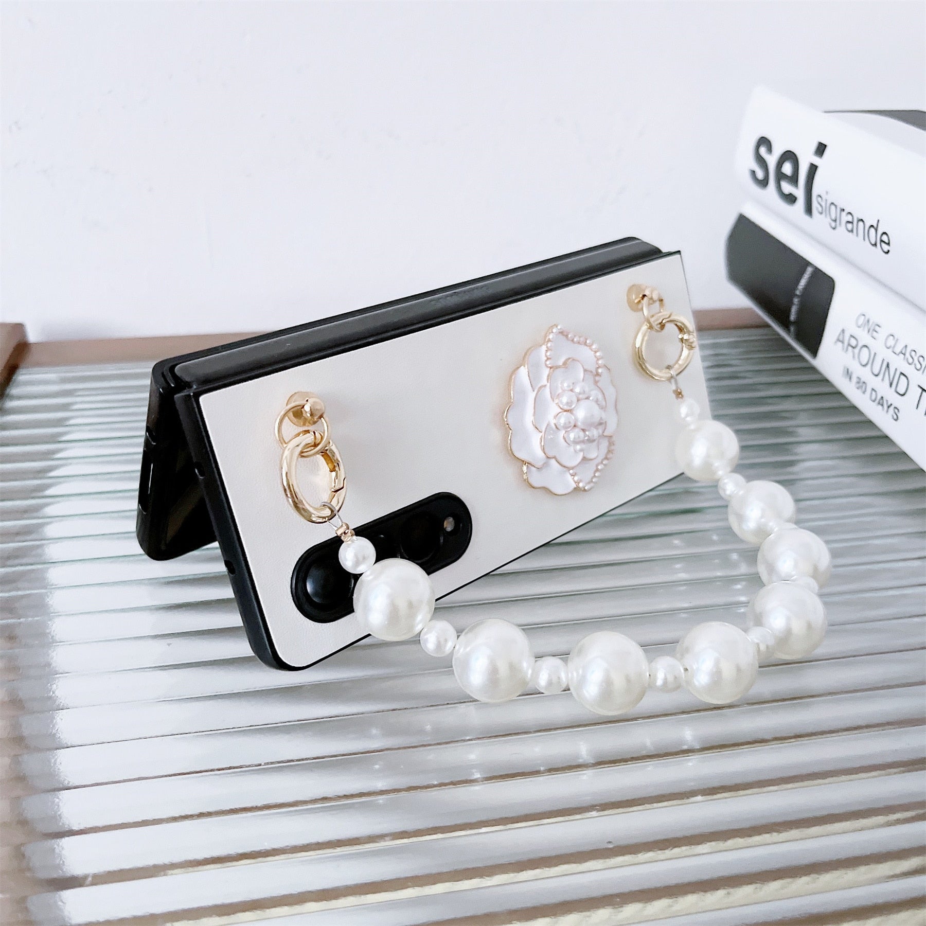 Luxury Pearl Bracelet Chain Case for Samsung Galaxy Z Fold 4